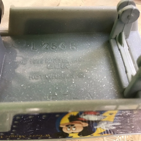 Disney Mickey Mouse Plush with Vintage 1999 Hot Wheels Toy Truck - Picture 13 of 13